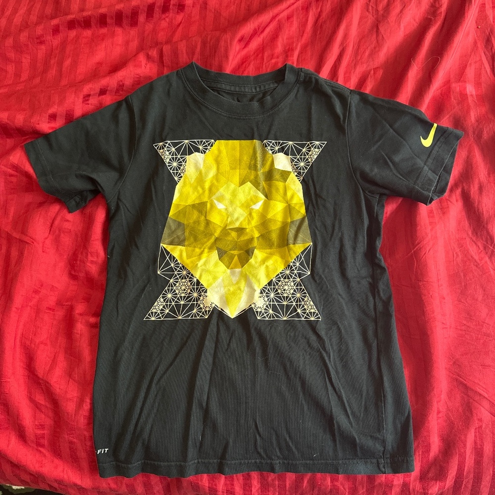 Nike Dri-FIT geometric lion graphic T-shirt
